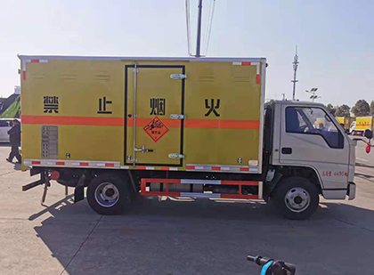 苏尼特右爆破器材运输车